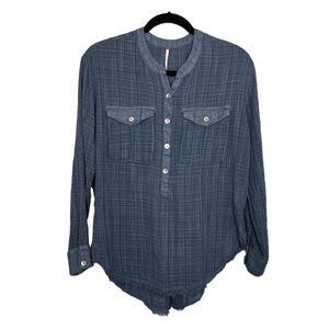 FREE PEOPLE Talk to Me frayed hem Crinkled Popover Top in blue size XS
